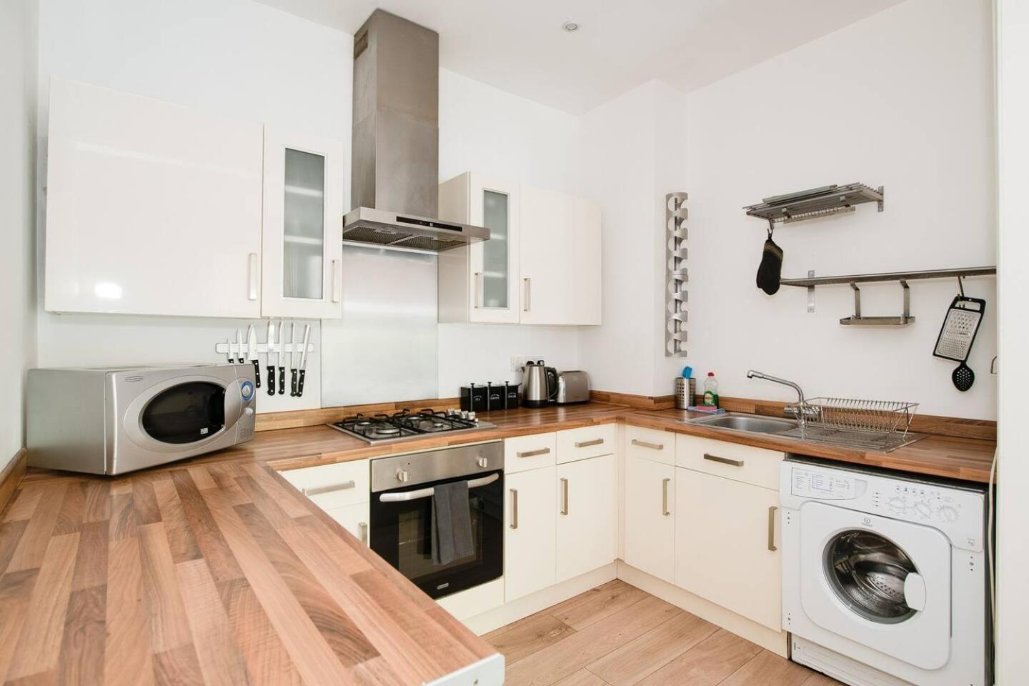 Family Friendly Flat Just Minutes From The Beach! Portsmouth Esterno foto